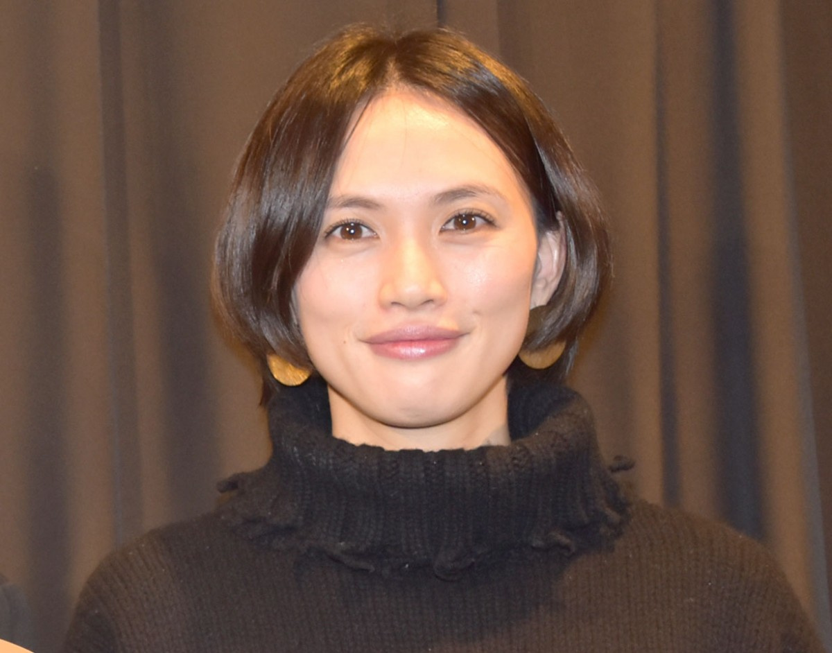 臼田あさ美 胸元チラリな透け感たっぷりドレス姿 女神様 一児の母とは思えません Oricon News