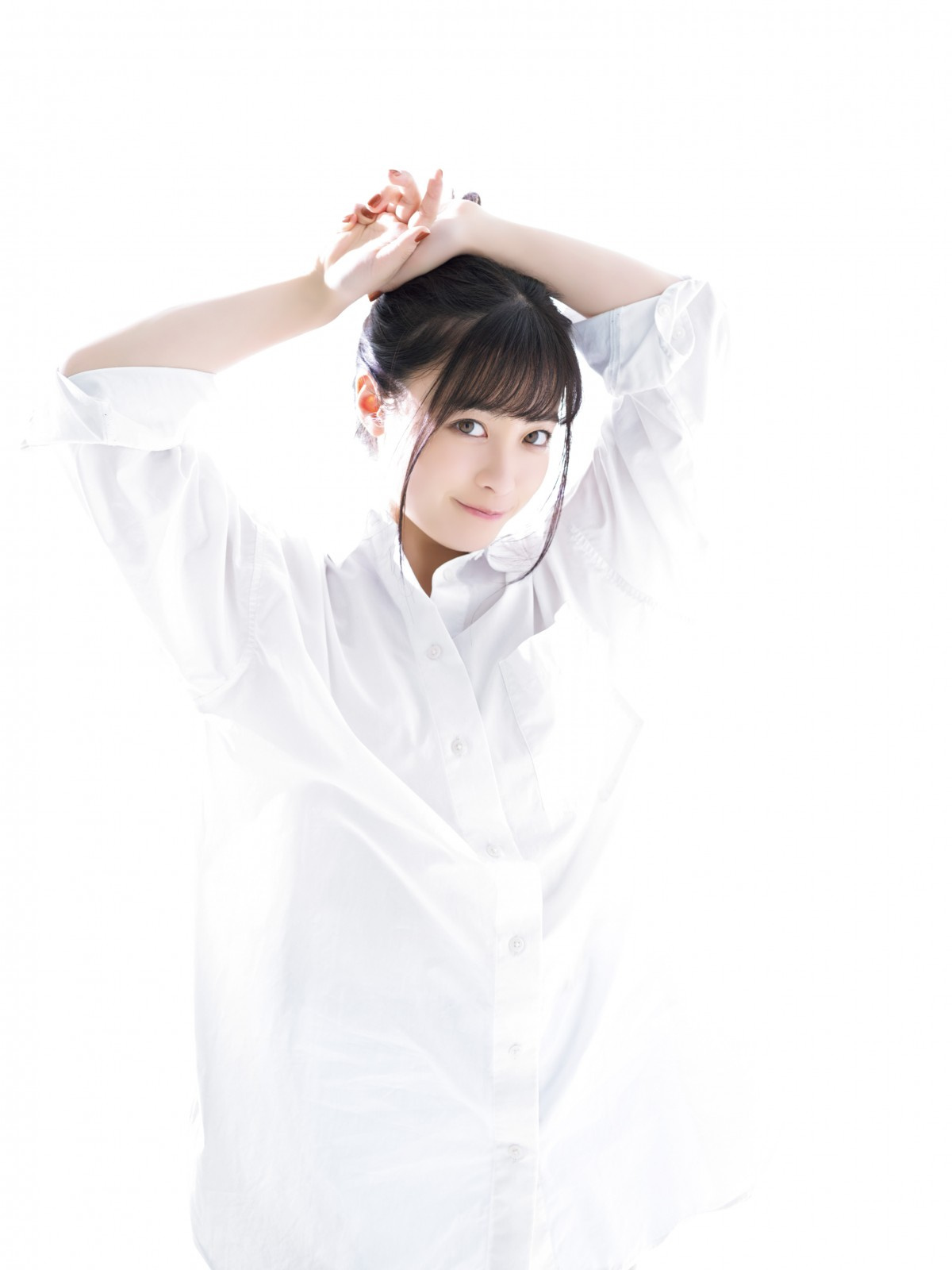 橋本環奈 大きめ白シャツから美肌をチラリ 美ワキ ショットも解禁 Oricon News 橋本環奈 大きめ白シャツから美肌をチラリ 美ワキ ショットも解禁 Oricon News