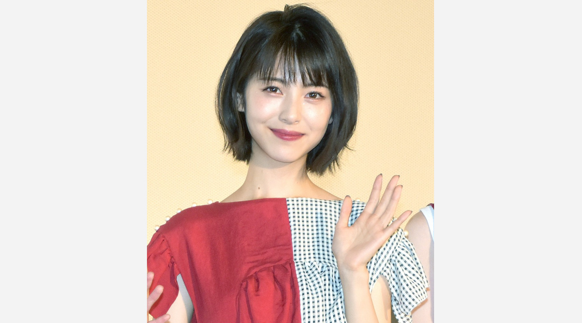 浜辺美波のはにかみピース 梅雨の装いに反響 推しが尊い 梅雨も吹き飛ばす可愛さ Oricon News 浜辺美波のはにかみピース 梅雨の装いに反響 推しが尊い 梅雨も吹き飛ばす可愛さ Oricon News