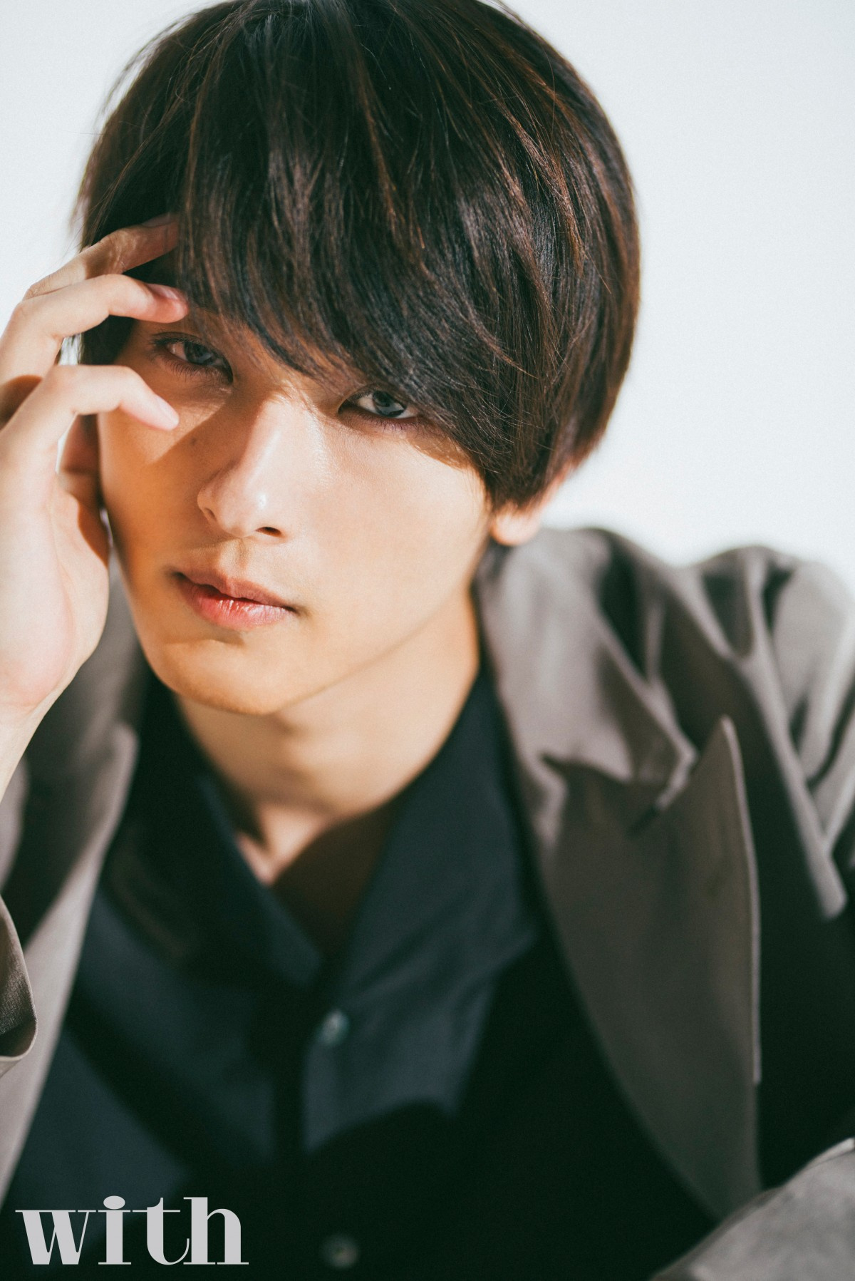 横浜流星 髪をバッサリ切って男らしさがマシマシ With で眼福ビジュアル満載 Oricon News 横浜流星 髪をバッサリ切って男らしさがマシマシ With で眼福ビジュアル満載 Oricon News