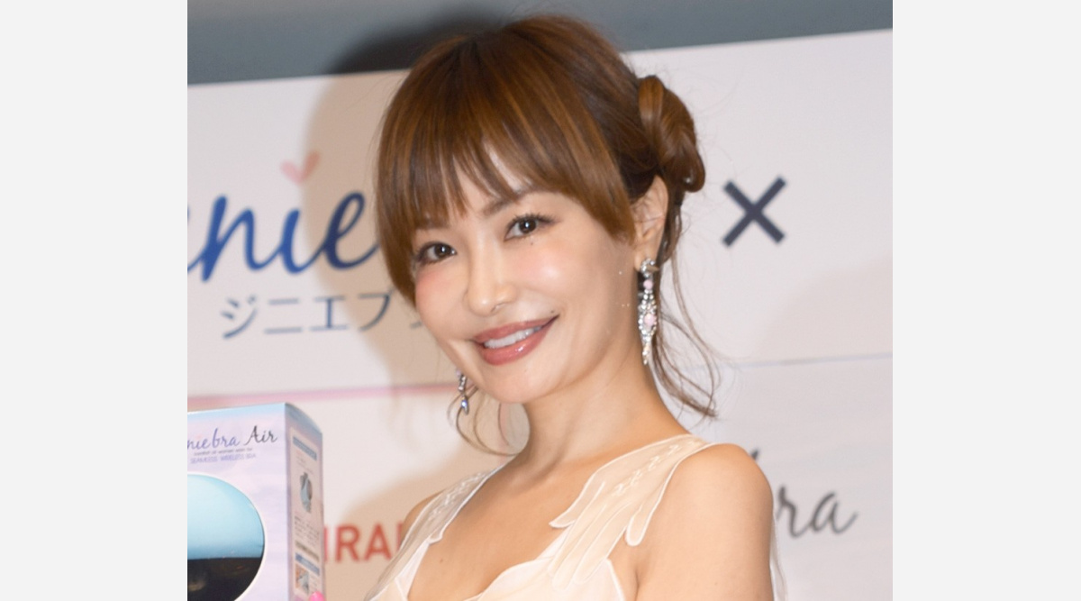 平子理沙 ボディラインあらわなミニワンピ姿披露 20代にしかみえん バービー人形みたい Oricon News