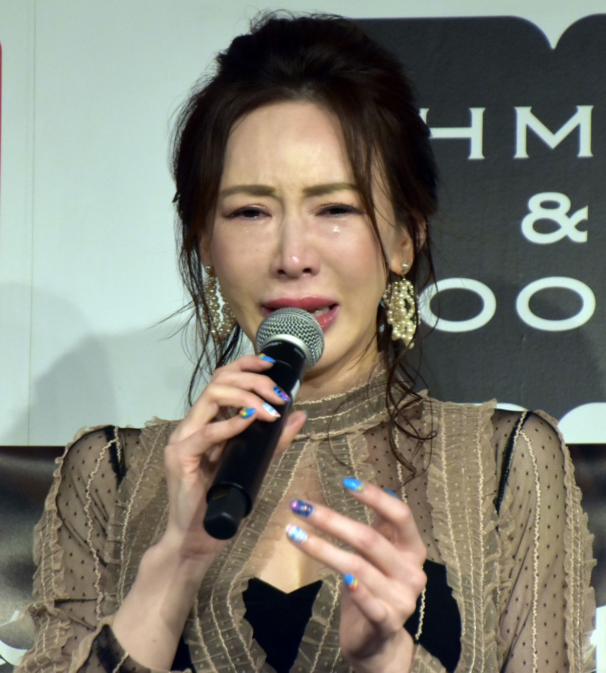 岩本和子 復帰写真集で涙 戻るべき場所に戻った 昨年に刃傷事件起こすも不起訴処分 Oricon News 岩本和子 復帰写真集で涙 戻るべき場所に戻った 昨年に刃傷事件起こすも不起訴処分 Oricon News