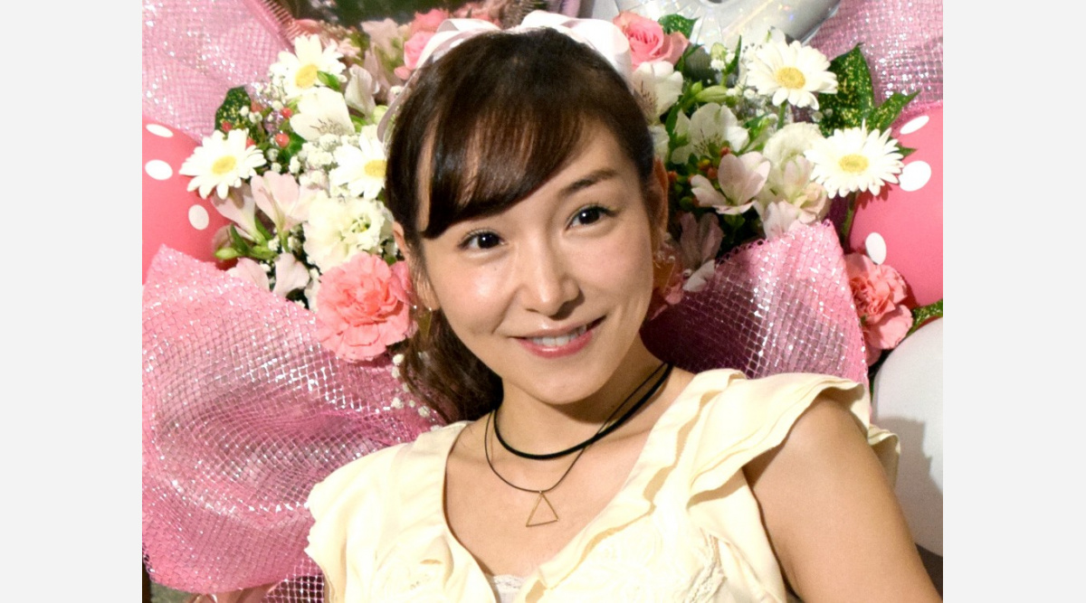 加護亜依 胸元チラリな水着姿 トロピカルあいぼんをお届けしまーす Oricon News