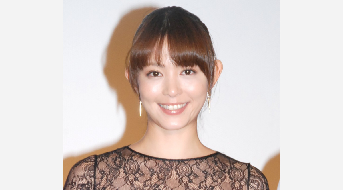 岩佐真悠子が芸能界引退を発表 17年間に感謝 今後は介護の仕事に携わりたいと思います Oricon News