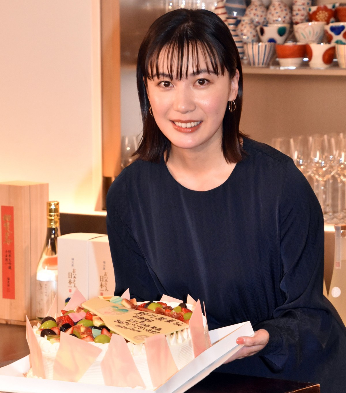 日本酒偏愛女優 村川絵梨 お酒ケーキに大喜び 本当にうれしい Oricon News