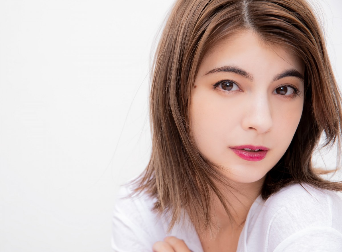 マギー 太ももあらわな美脚全開ショット もはやアート作品のような美しさ Oricon News マギー 太ももあらわな美脚全開ショット もはやアート作品のような美しさ Oricon News