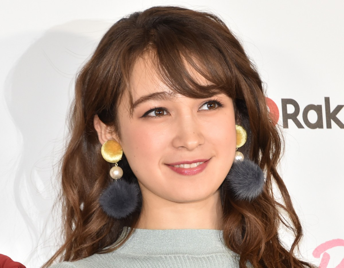 藤井サチ 絶対領域チラリのミニスカコーデ披露 綺麗な脚 お人形さんみたい Oricon News 藤井サチ 絶対領域チラリのミニスカコーデ披露 綺麗な脚 お人形さんみたい Oricon News