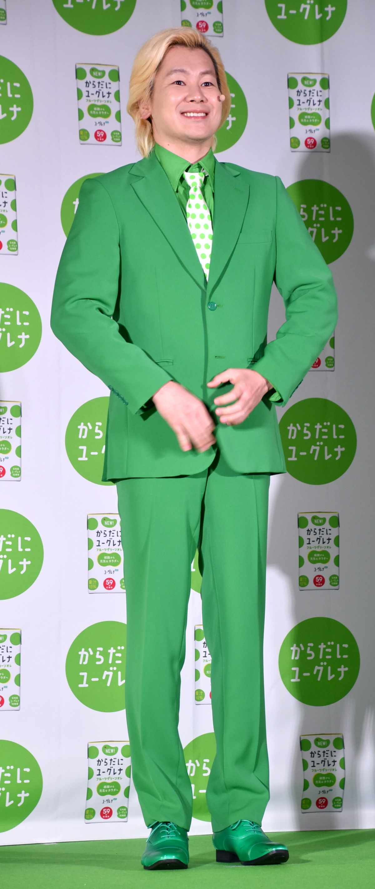 カズレーザー 緑スーツ 初披露 思い切って変えさせていただきました Oricon News カズレーザー 緑スーツ 初披露 思い切って変えさせていただきました Oricon News