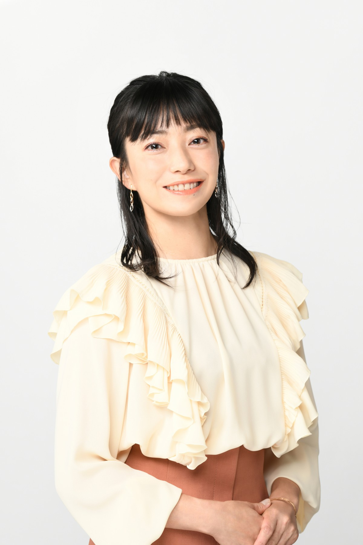 菅野美穂 約4年ぶり連ドラ主演 一生懸命務めたい シングルマザーの恋愛小説家演じる Oricon News 菅野美穂 約4年ぶり連ドラ主演 一生懸命務めたい シングルマザーの恋愛小説家演じる Oricon News