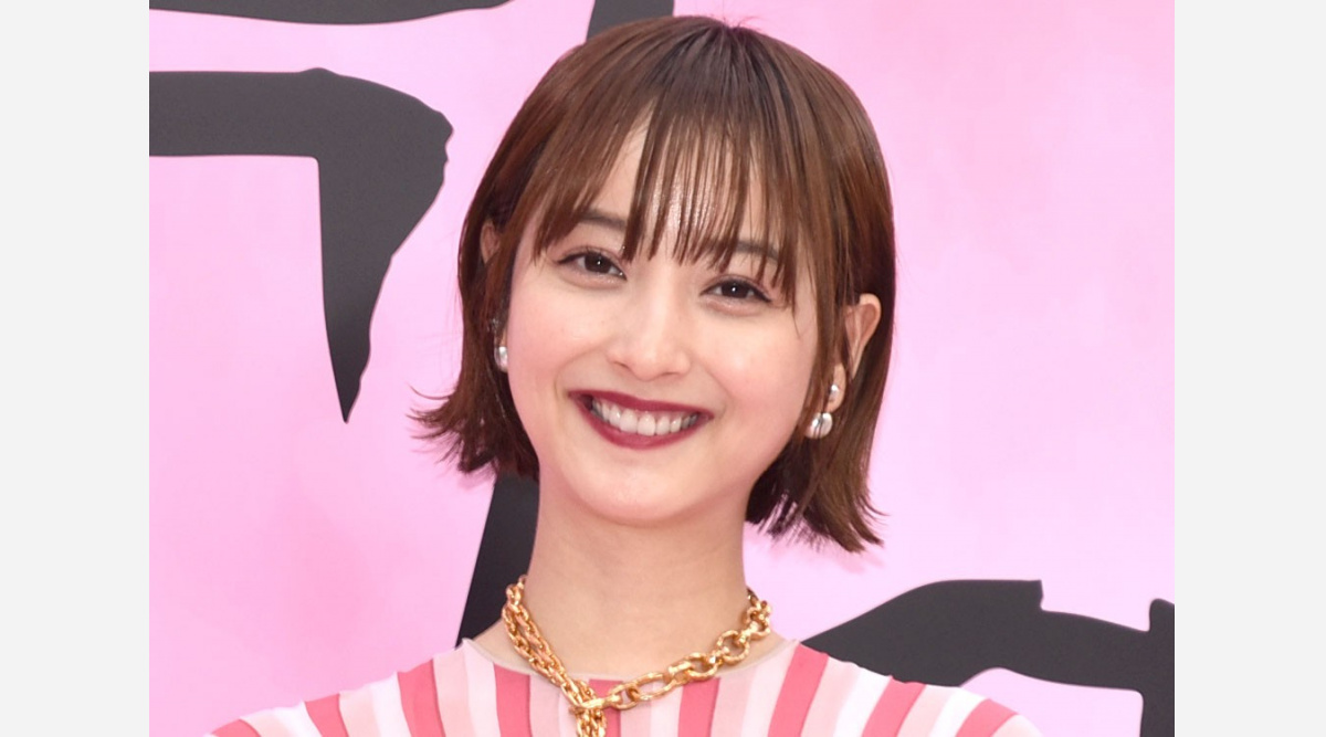 佐々木希 透けドレス姿公開 お色気たっぷり美脚 女神です Oricon News