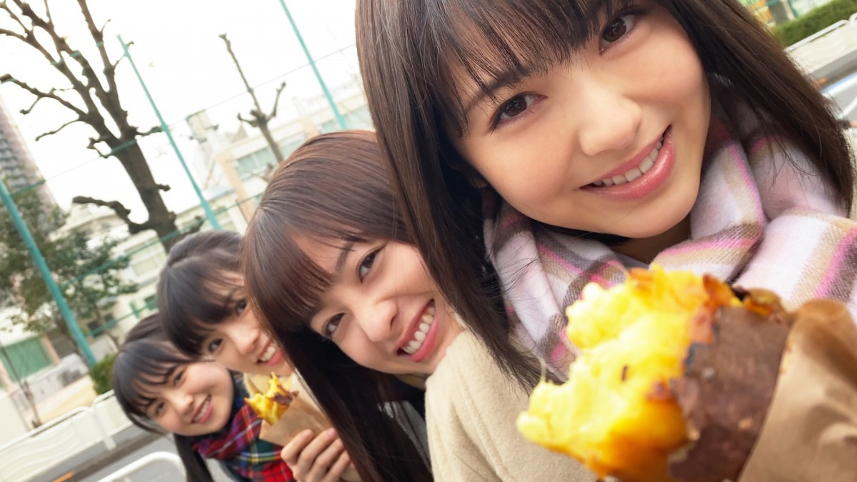 橋本環奈と浜辺美波が高校の同級生だったら 文化祭 体育祭などふたりの 思い出 を動画で振り返る Oricon News