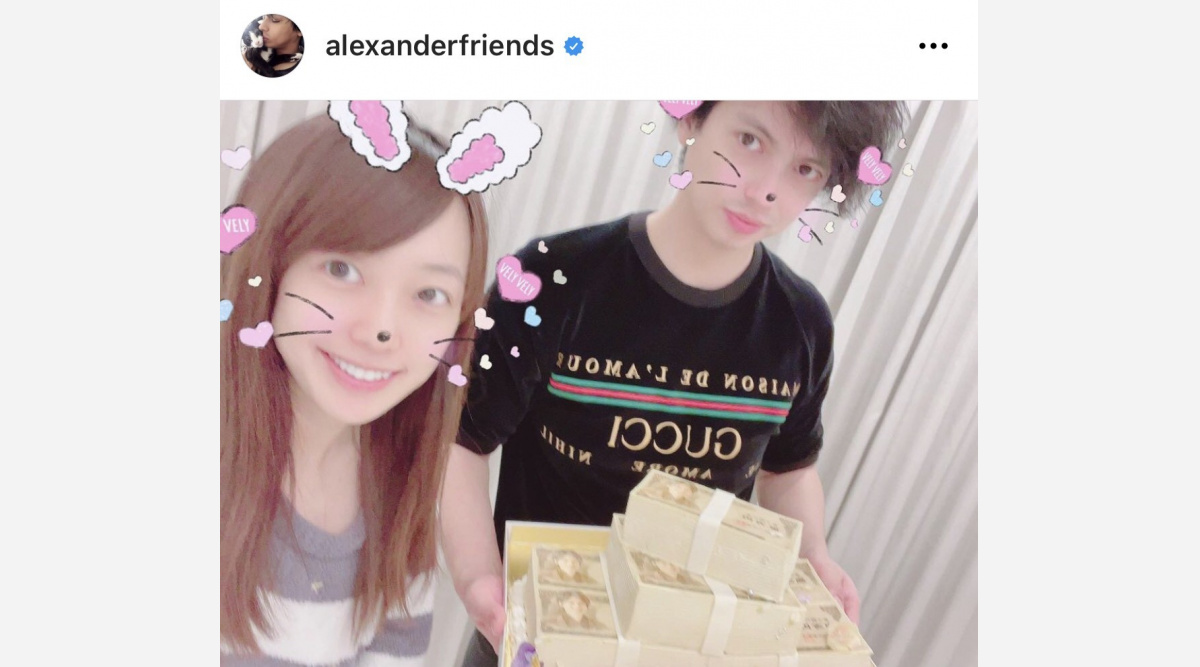 アレクサンダー 誕生日に約5000万円の 札束風ケーキ パーっと使っちゃうよ 妻 川崎希がプレゼント Oricon News アレクサンダー 誕生日に約5000万円の 札束風ケーキ パーっと使っちゃうよ 妻 川崎希がプレゼント Oricon News