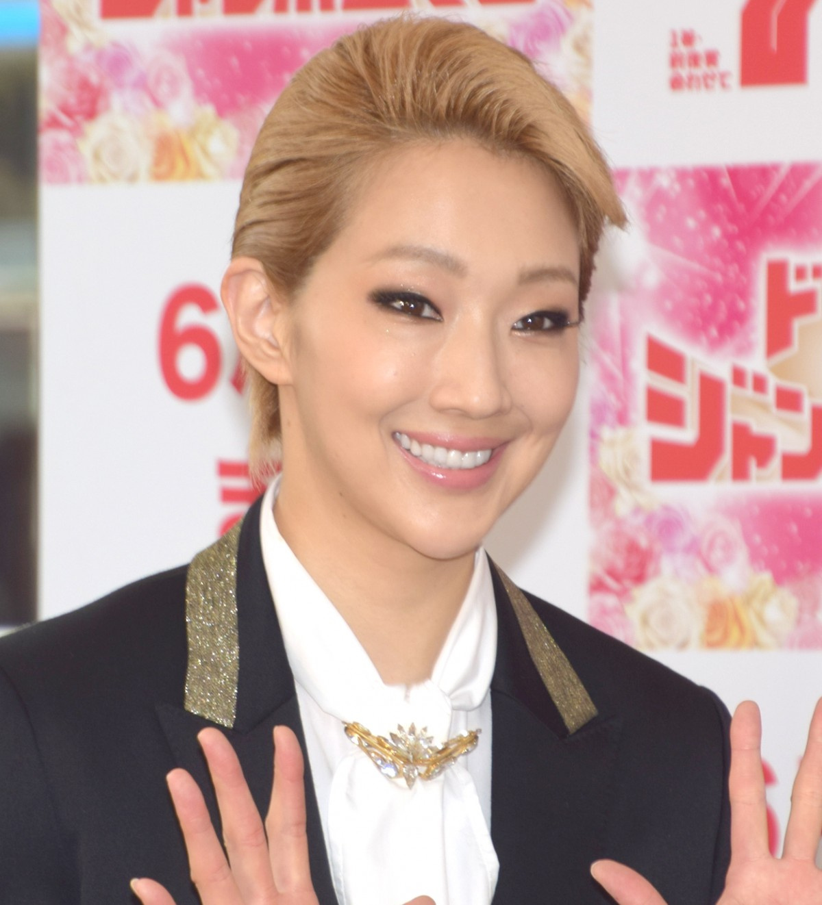 元宝塚 紅ゆずるが新型コロナ感染 味覚嗅覚も異常はなく自宅待機 Oricon News 元宝塚 紅ゆずるが新型コロナ感染 味覚嗅覚も異常はなく自宅待機 Oricon News