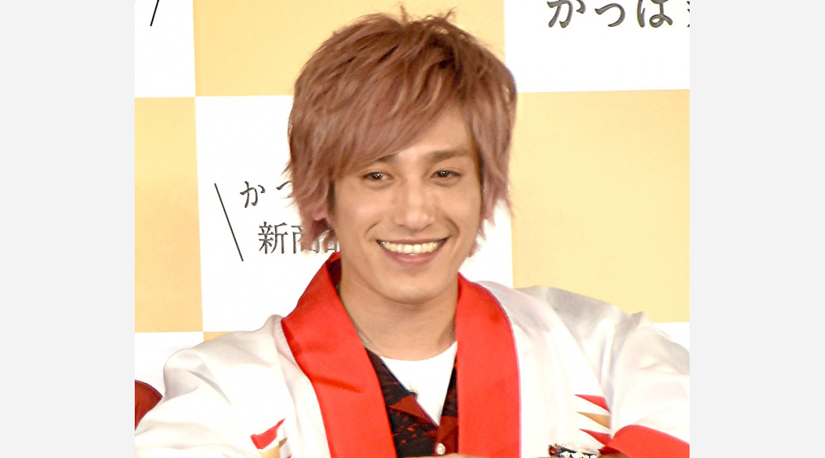 Exit兼近 ミニスカ女装ショットに反響 手足キレイすぎ 女子を超えないでください 笑 Oricon News