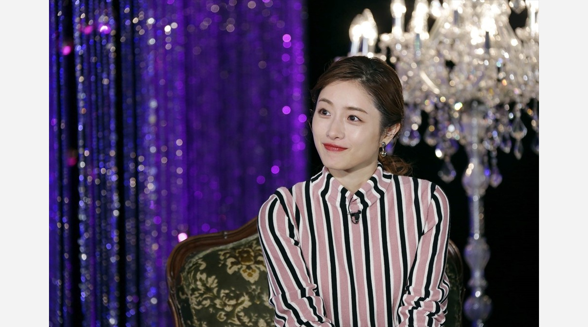 石原さとみ 向こう5年の自分の将来に期待 島田秀平が手相鑑定 Oricon News 石原さとみ 向こう5年の自分の将来に期待 島田秀平が手相鑑定 Oricon News