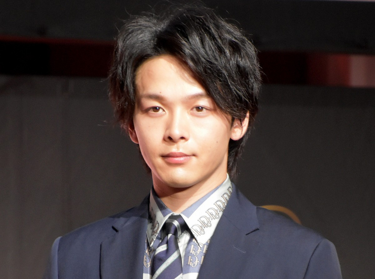 中村倫也 スーツ姿の 恋あた オフショット いよいよ最終回 浅羽くん Oricon News 中村倫也 スーツ姿の 恋あた オフショット いよいよ最終回 浅羽くん Oricon News