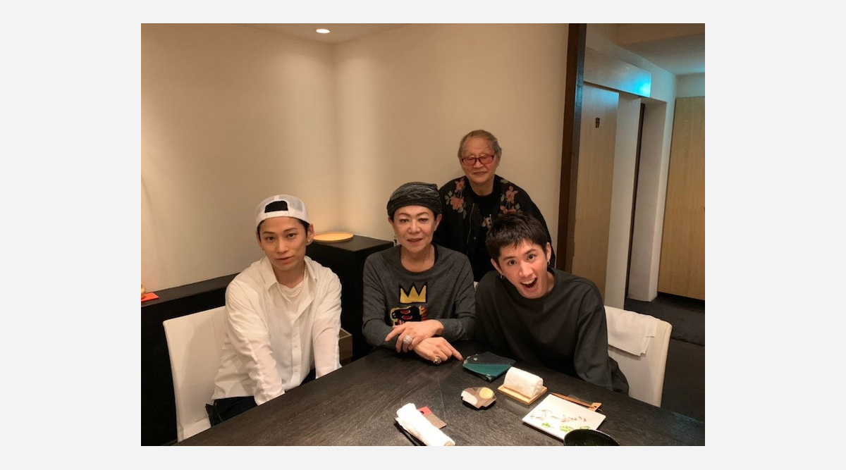 美川憲一 Uverworld Takuya ワンオク Takaとの豪華ショット公開 Oricon News 美川憲一 Uverworld Takuya ワンオク Takaとの豪華ショット公開 Oricon News