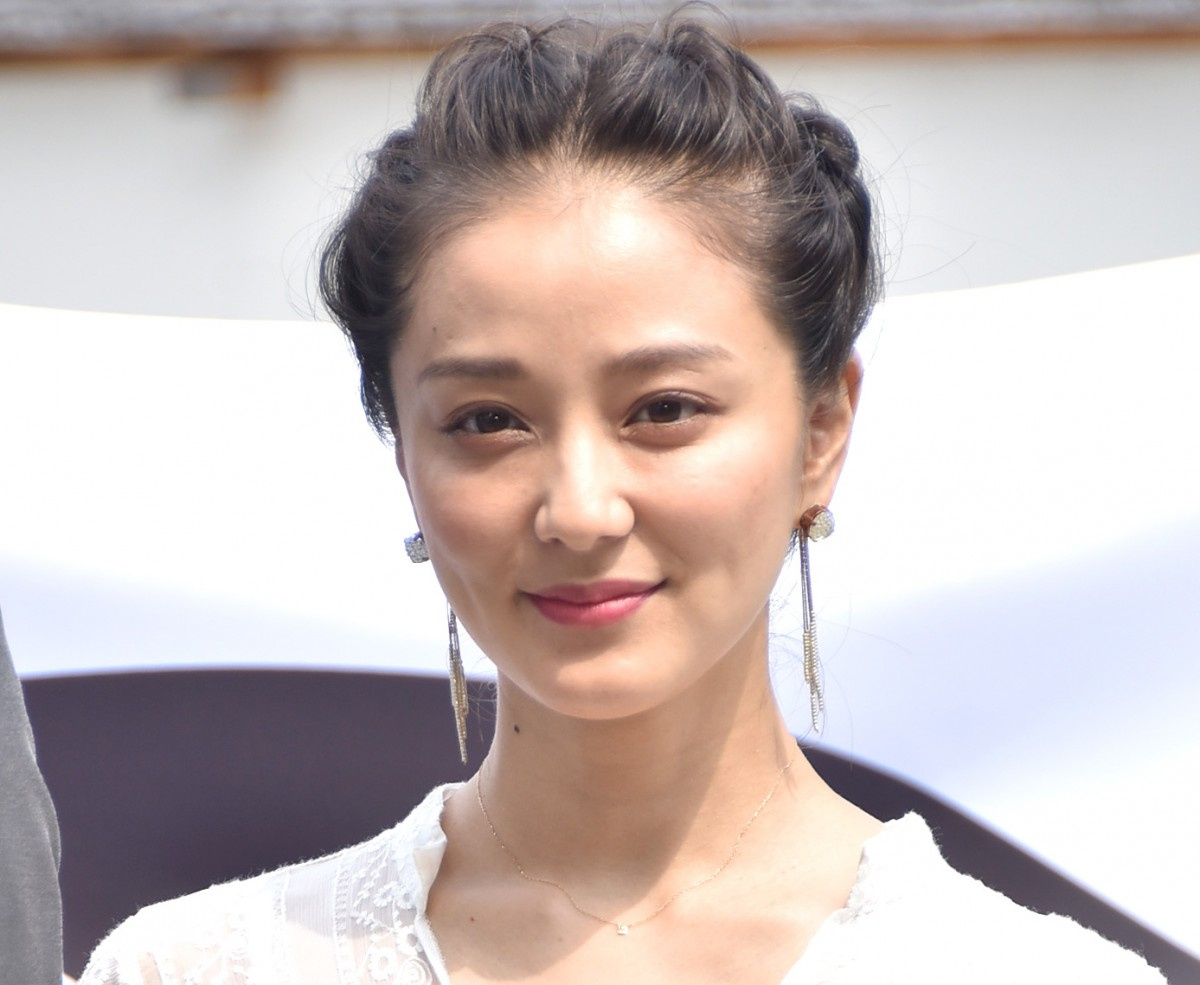 中越典子 息子 娘と3ショット かわいい親子 撮影者は旦那さまかなぁ Oricon News 中越典子 息子 娘と3ショット かわいい親子 撮影者は旦那さまかなぁ Oricon News