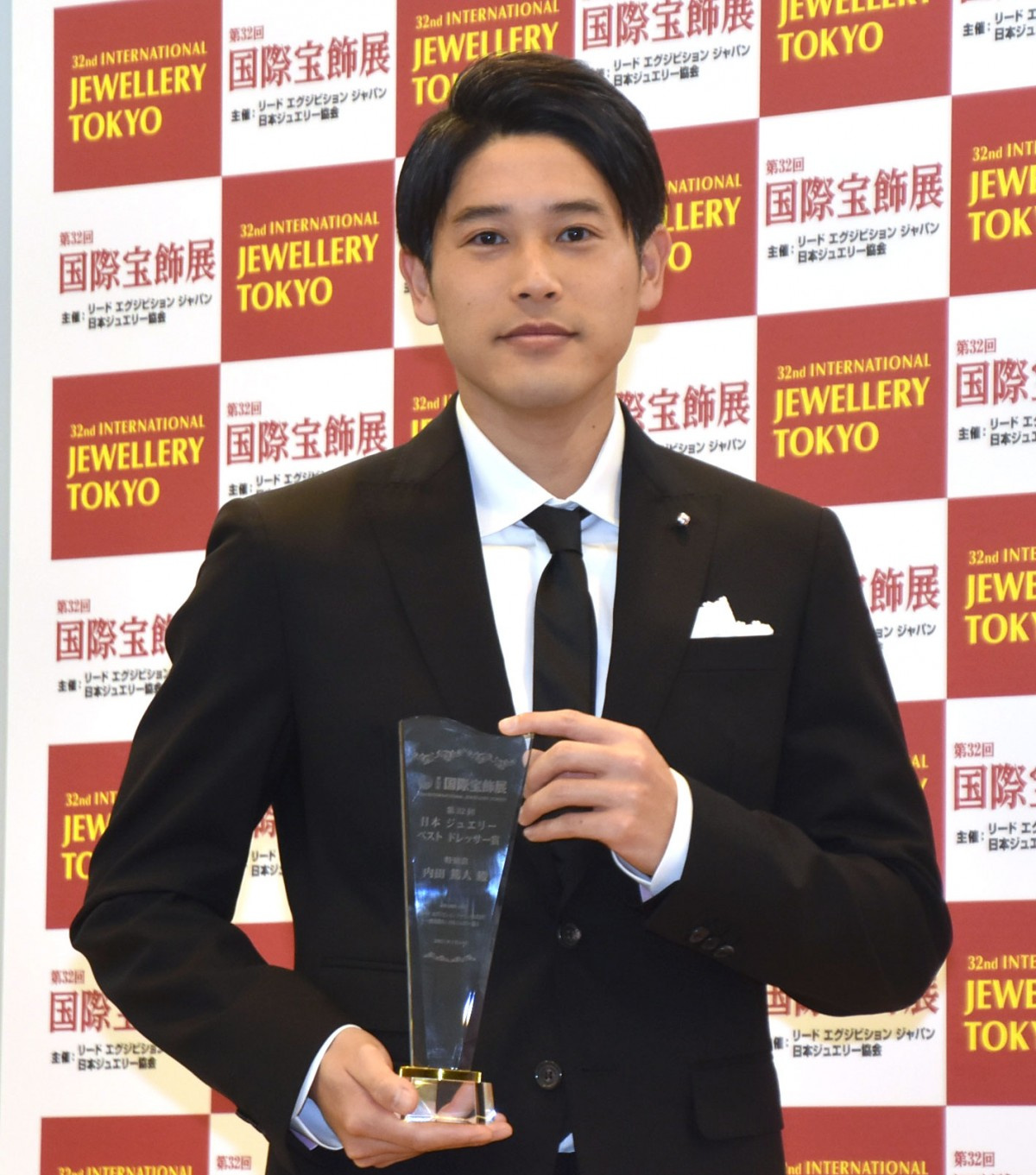 内田篤人氏 ジュエリー賞選出も家族は厳しい意見 ほかに賞に値する人がいる Oricon News 内田篤人氏 ジュエリー賞選出も家族は厳しい意見 ほかに賞に値する人がいる Oricon News