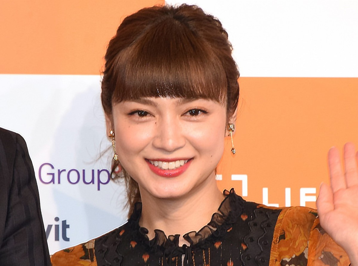 平愛梨 息子たちの 寝相リンク ショット公開 左右対称 踊ってるみたい Oricon News