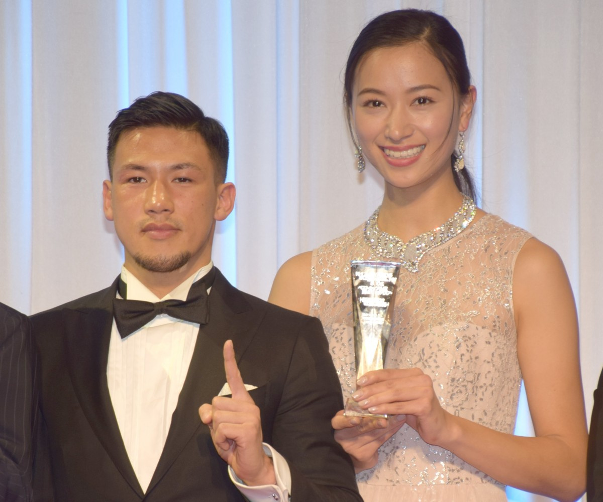 高橋ユウ 夫 卜部弘嵩と結婚披露宴 2人の出逢いは とんでもないご褒美 Oricon News 高橋ユウ 夫 卜部弘嵩と結婚披露宴 2人の出逢いは とんでもないご褒美 Oricon News