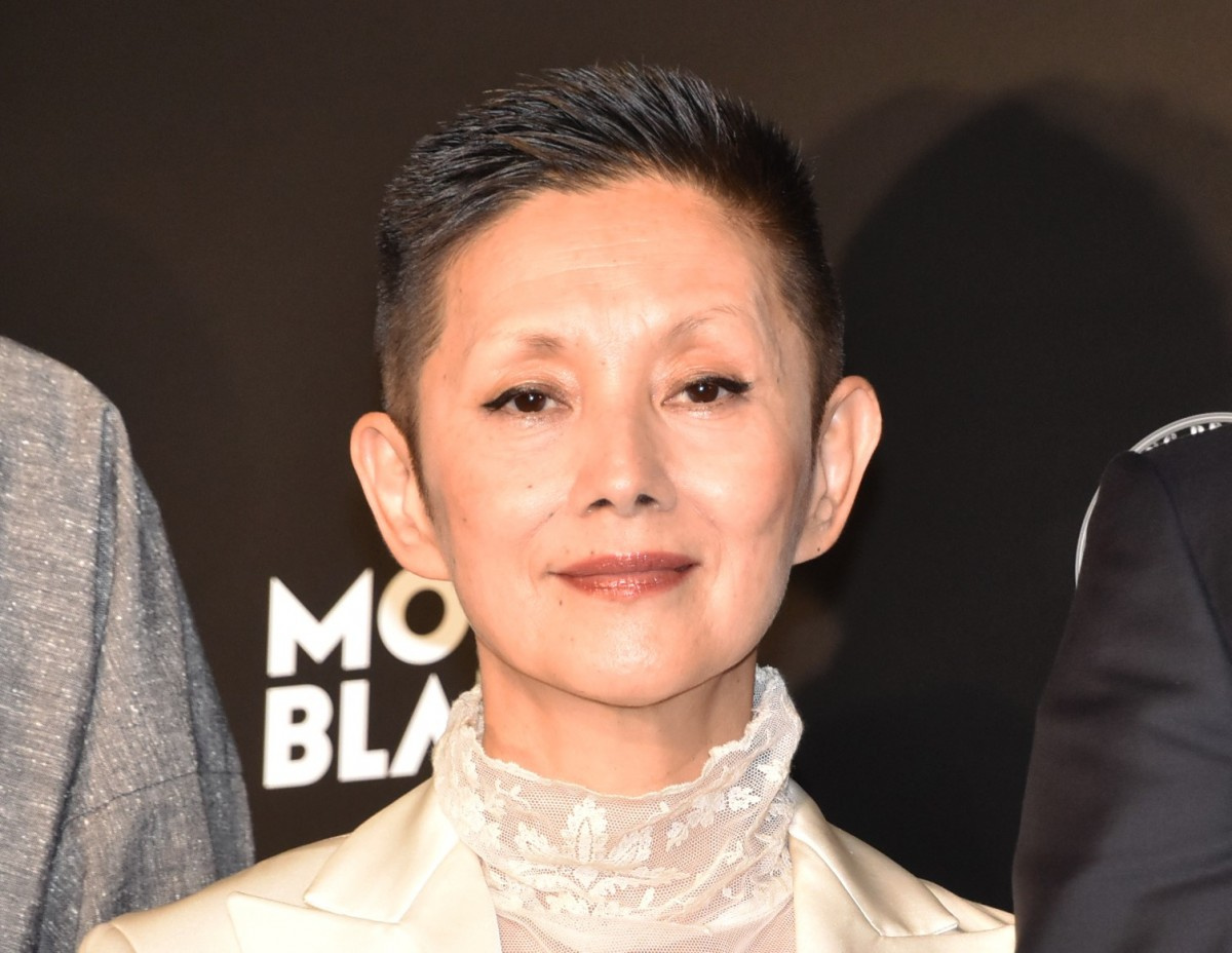 夏木マリ 夫 斉藤ノヴ氏と肩組み2ショット カッコいい 愛が溢れていますね Oricon News 夏木マリ 夫 斉藤ノヴ氏と肩組み2ショット カッコいい 愛が溢れていますね Oricon News