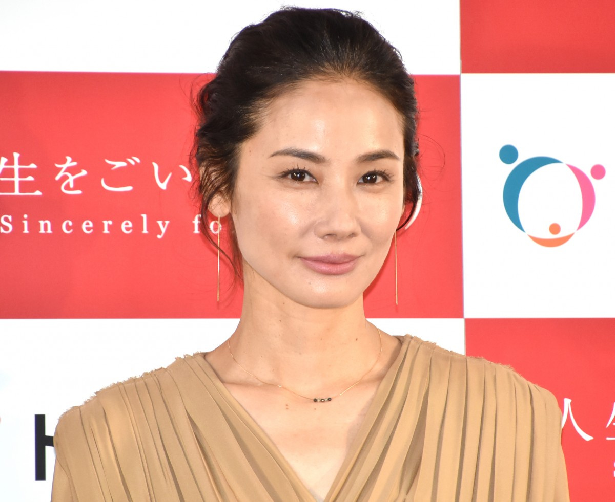 吉田羊 ジェーン スー氏との写真公開 双子みたいと 現場がざわついた ほんとそっくり Oricon News