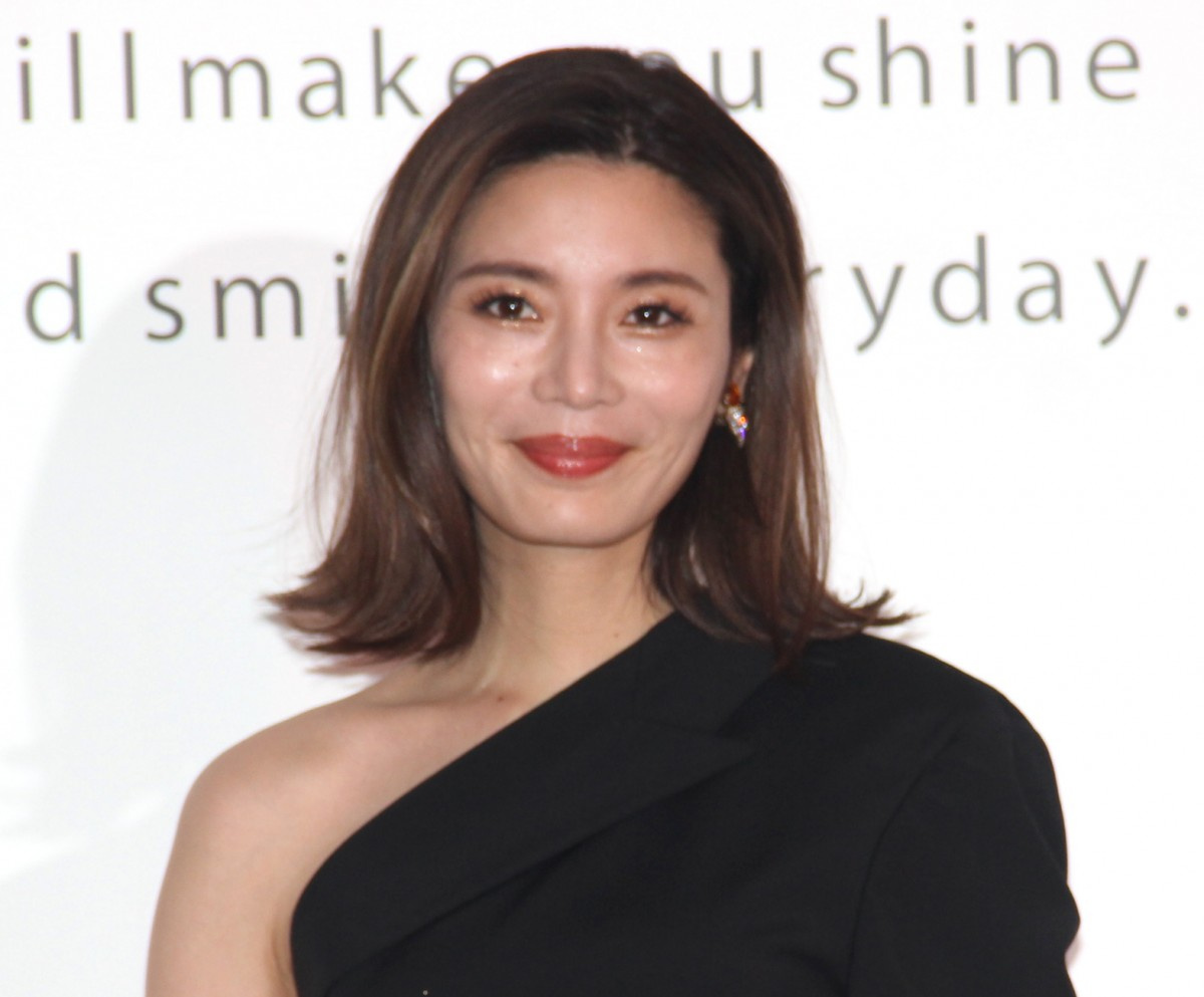島袋聖南 16歳差 妹との2ショット 美人さん こんなお姉さん欲しかった Oricon News 島袋聖南 16歳差 妹との2ショット 美人さん こんなお姉さん欲しかった Oricon News