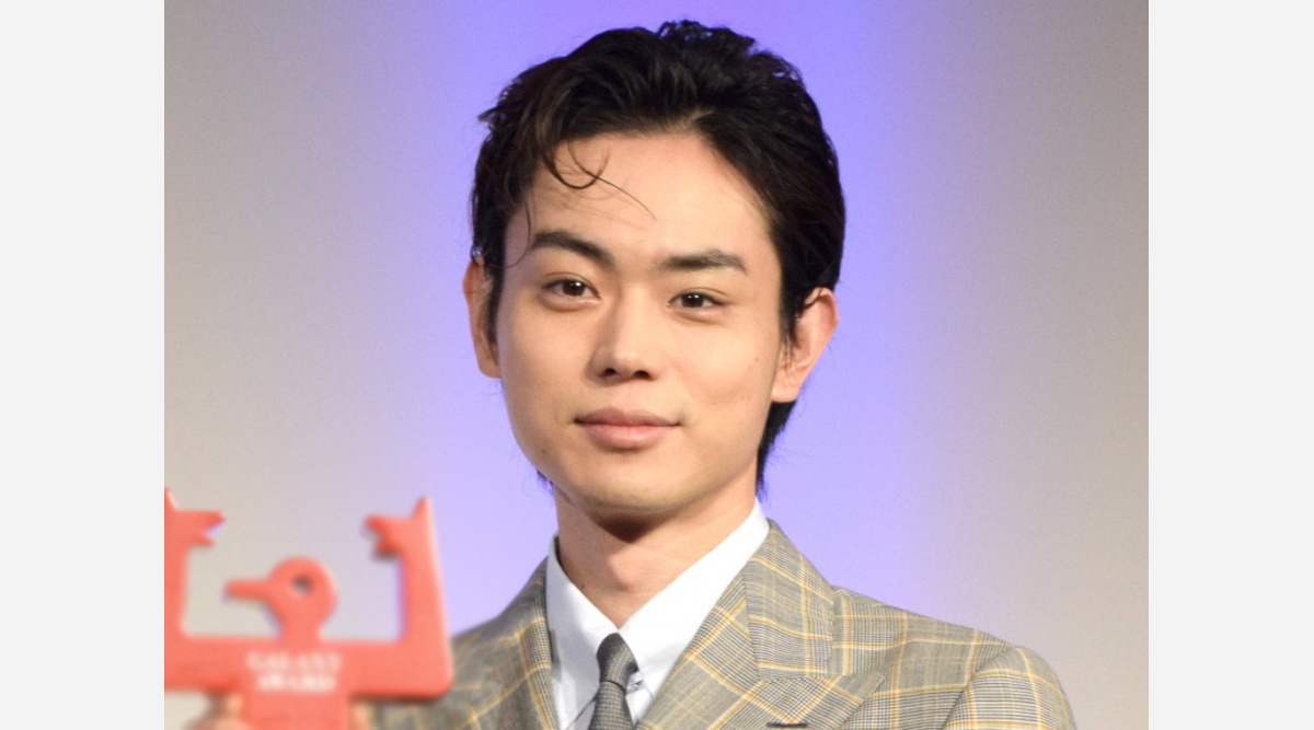 菅田将暉 アフロヘア にイメチェン なにその頭 爆発しとるやんかわ もふもふがめっちゃ成長 Oricon News 菅田将暉 アフロヘア にイメチェン なにその頭 爆発しとるやんかわ もふもふがめっちゃ成長 Oricon News