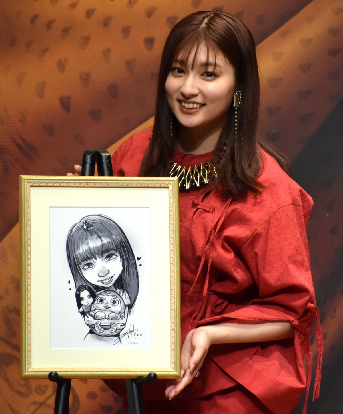 吉川愛 ラーヤと龍の王国 スタッフ陣のサプライズに大喜び 家に飾ります Oricon News 吉川愛 ラーヤと龍の王国 スタッフ陣のサプライズに大喜び 家に飾ります Oricon News