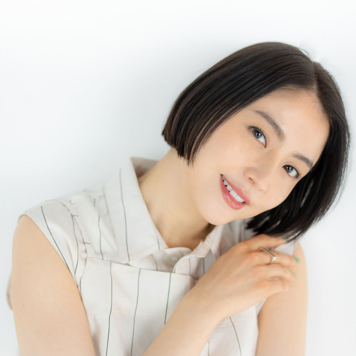 長澤まさみ 美背中あらわ 溜息出るほど美しい 河北メイクでハンサムな色気 Oricon News