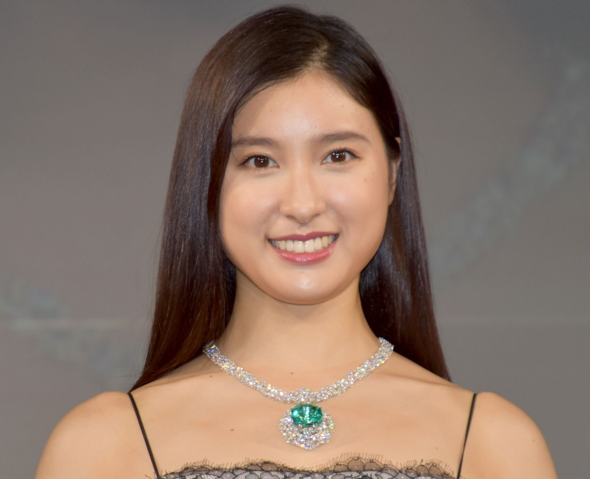大学8年生 土屋太鳳 卒業を報告 学位記 手に袴姿で笑顔 本当に本当に本当に Oricon News 大学8年生 土屋太鳳 卒業を報告 学位記 手に袴姿で笑顔 本当に本当に本当に Oricon News
