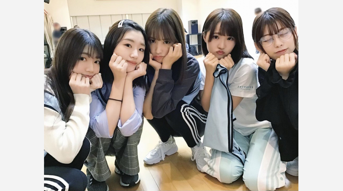 日向坂46 アザトカワイイ すぎる ぶりっこほおづえポーズ 日向撮 先行カット Oricon News 日向坂46 アザトカワイイ すぎる ぶりっこほおづえポーズ 日向撮 先行カット Oricon News