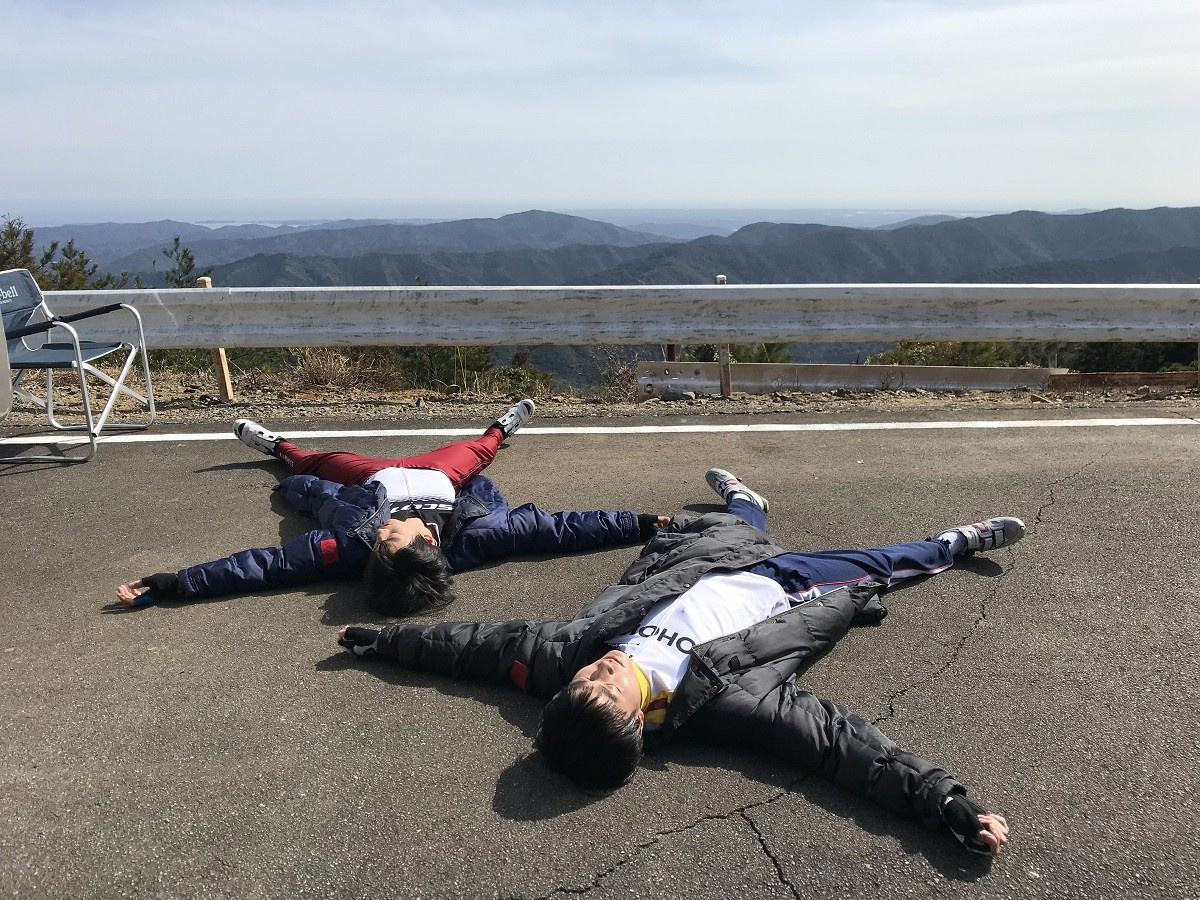 永瀬廉 伊藤健太郎 撮影合間にひなたぼっこ 弱虫ペダル メイキング映像 Oricon News 永瀬廉 伊藤健太郎 撮影合間にひなたぼっこ 弱虫ペダル メイキング映像 Oricon News