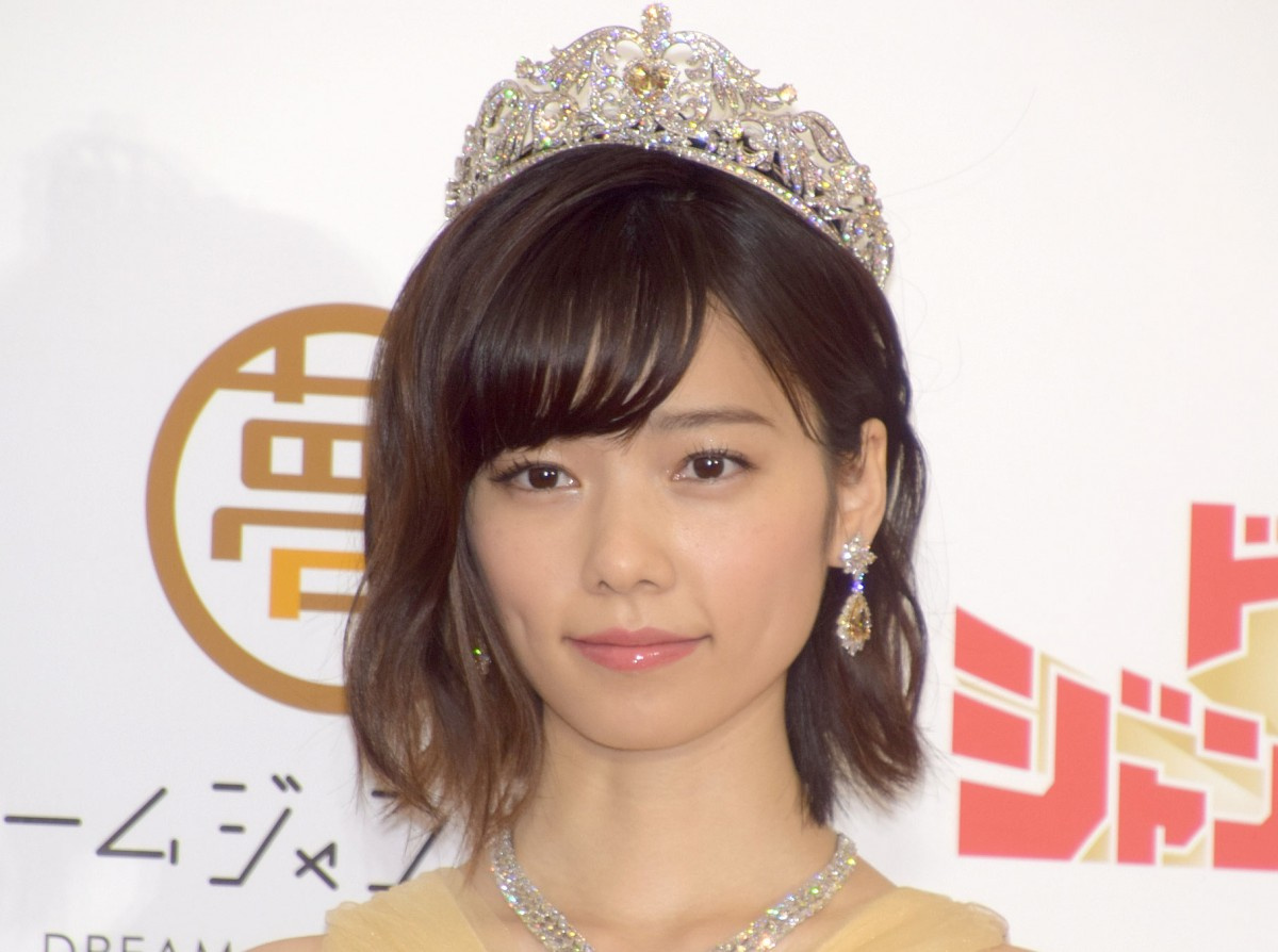 島崎遥香 白く輝く 美脚 披露 色っぽい 魅力的で美し過ぎです Oricon News