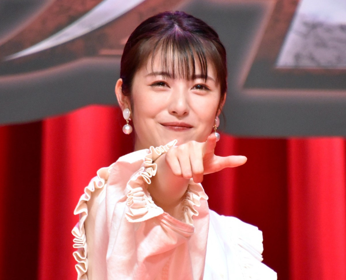 浜辺美波 コナン声優に囲まれ感激 夢の中のよう Oricon News 浜辺美波 コナン声優に囲まれ感激 夢の中のよう Oricon News