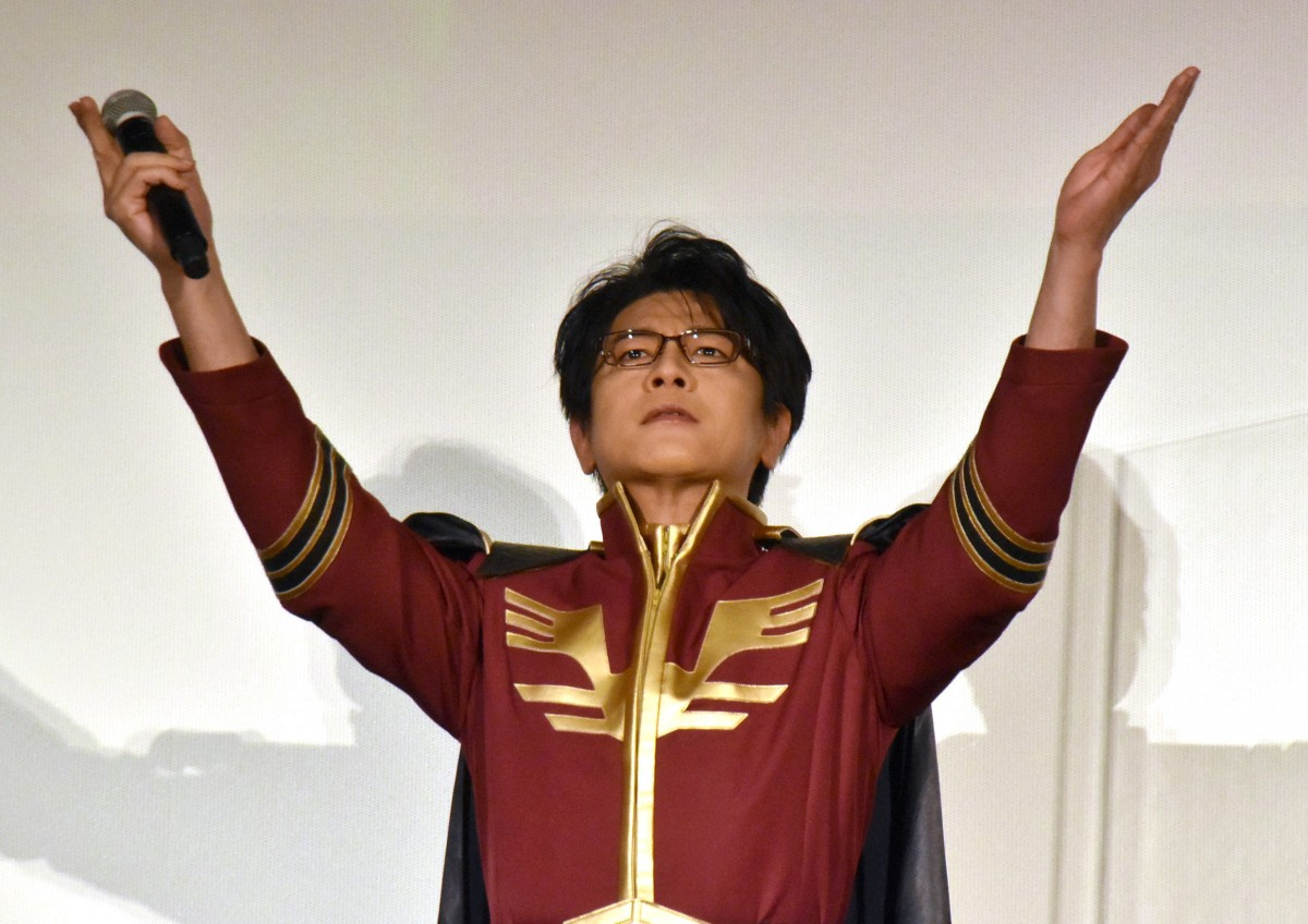 及川光博 逆シャア シャア衣装に感激 父ジオンの元に召されるであろう Oricon News 及川光博 逆シャア シャア衣装に感激 父ジオンの元に召されるであろう Oricon News
