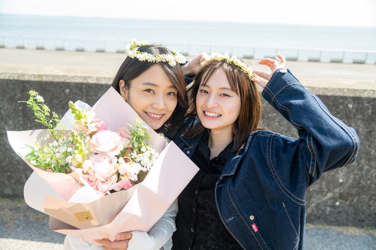 萩原みのり 深川麻衣 狂った姉妹 が笑顔で撮了 Risky 宮近海斗らクランクアップ写真公開 Oricon News 萩原みのり 深川麻衣 狂った姉妹 が笑顔で撮了 Risky 宮近海斗らクランクアップ写真公開 Oricon News