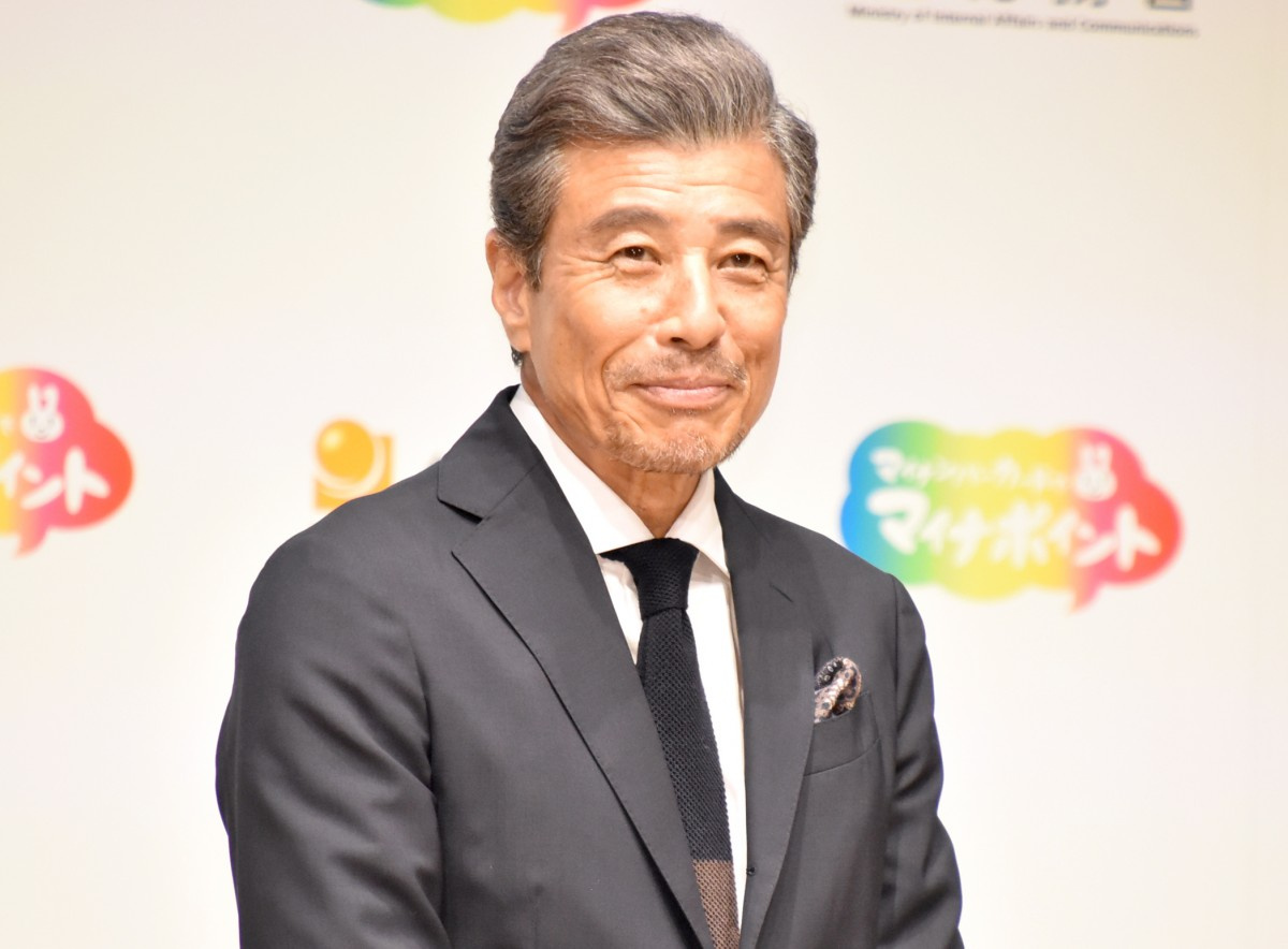 舘ひろし 71歳で大学卒業 休学中も母10年間内緒で学費納め続ける 大学サイトで発表 Oricon News 舘ひろし 71歳で大学卒業 休学中も母10年間内緒で学費納め続ける 大学サイトで発表 Oricon News