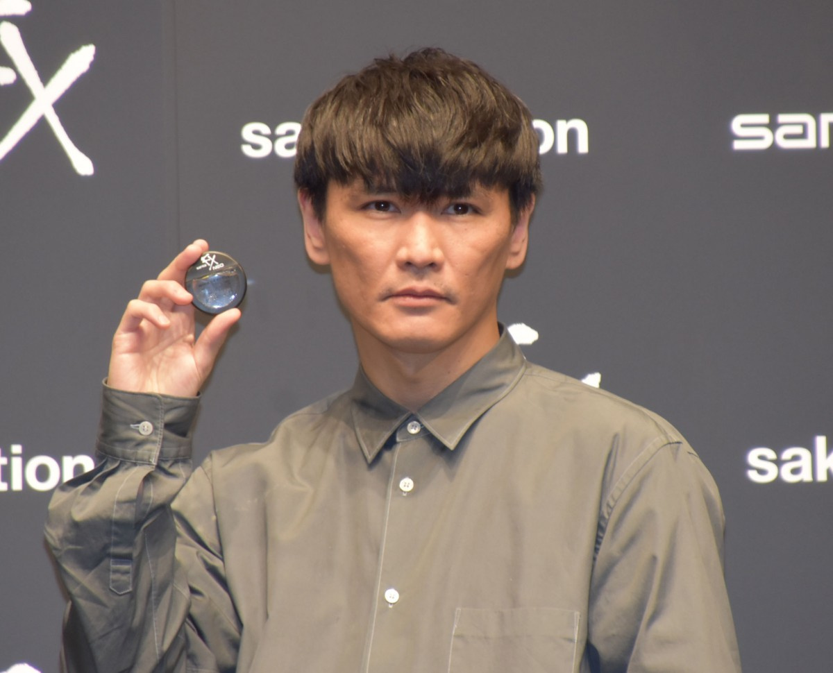 サカナクション山口一郎 完成24時間で新曲披露 ついさっきできた Cmでワイヤーアクション初体験 Oricon News サカナクション山口一郎 完成24時間で新曲披露 ついさっきできた Cmでワイヤーアクション初体験 Oricon News