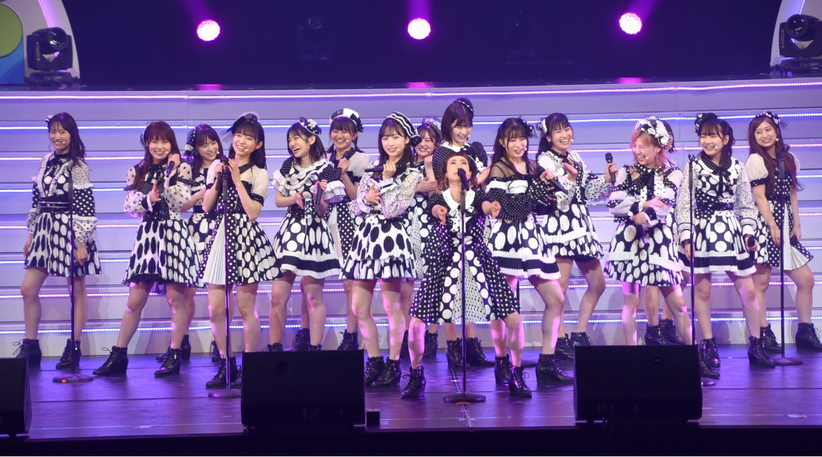 62歳 久本雅美 Akb48メンバー加入熱望 ヘビロテ 全力披露で沸かす Oricon News 62歳 久本雅美 Akb48メンバー加入熱望 ヘビロテ 全力披露で沸かす Oricon News