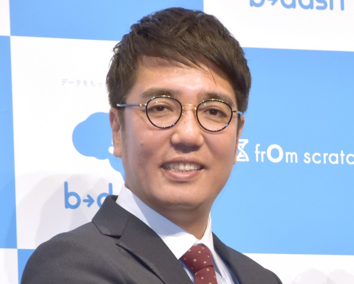 おぎやはぎ小木の妻 奈歩さん 夫婦ショット公開 似てますね 素敵 実母 森山良子の姿も Oricon News