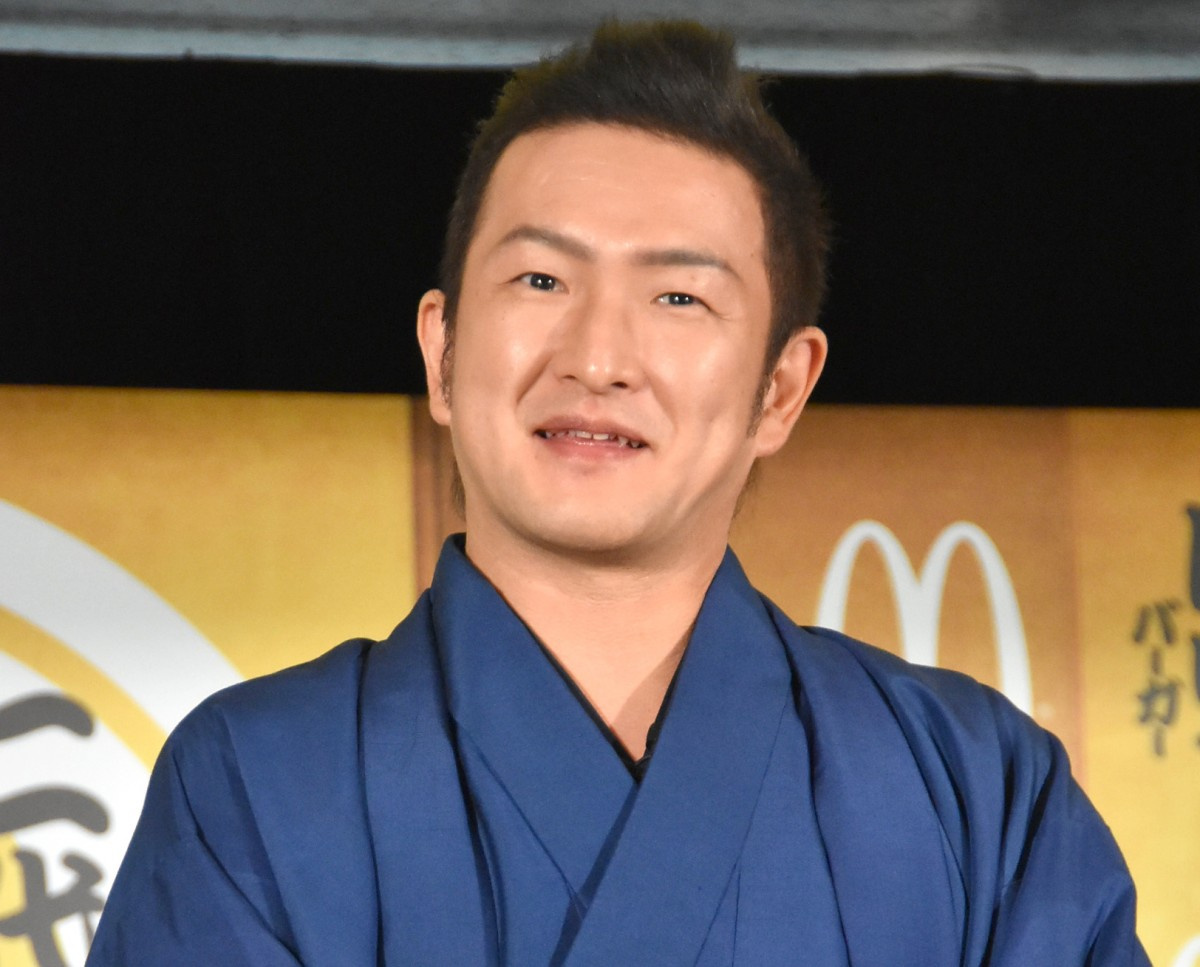 中村獅童 息子の イケメン ショットに絶賛の声 大人のオトコ的な表情 ソフトクリーム片手にウインク Oricon News 中村獅童 息子の イケメン ショットに絶賛の声 大人のオトコ的な表情 ソフトクリーム片手にウインク Oricon News