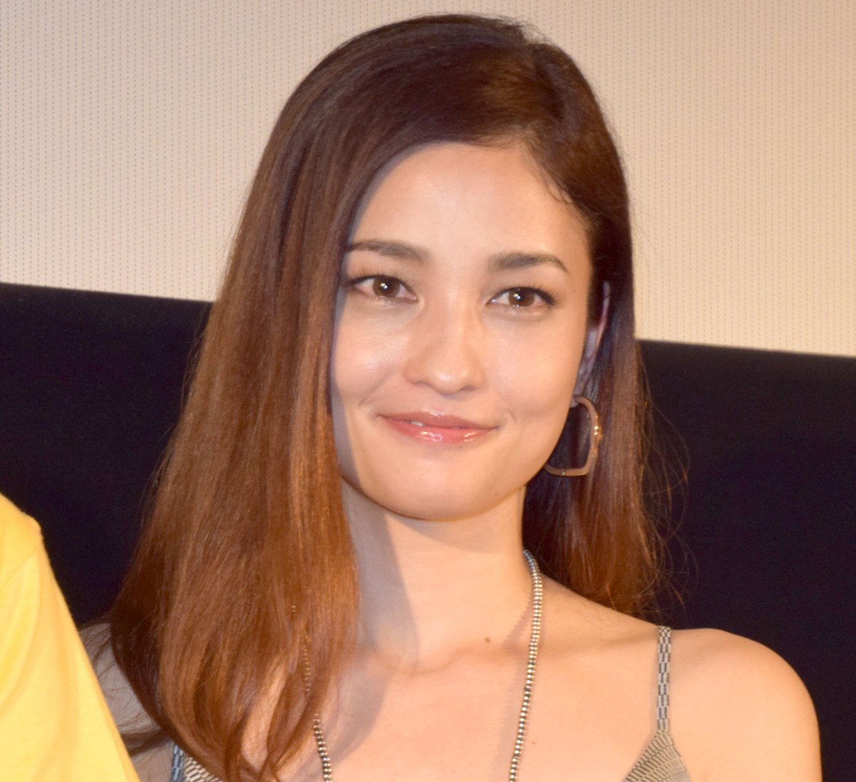 黒木メイサ 美腹筋あらわなウェア姿披露 腹筋割れてる ウエスト凄い 足が とても綺麗 Oricon News