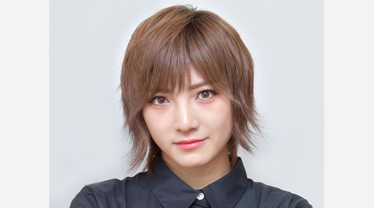 Akb48岡田奈々 9年前黒髪ロングヘア 金髪の比較ショット公開 アイドルからイケメンアイドルへ 懐かしい Oricon News