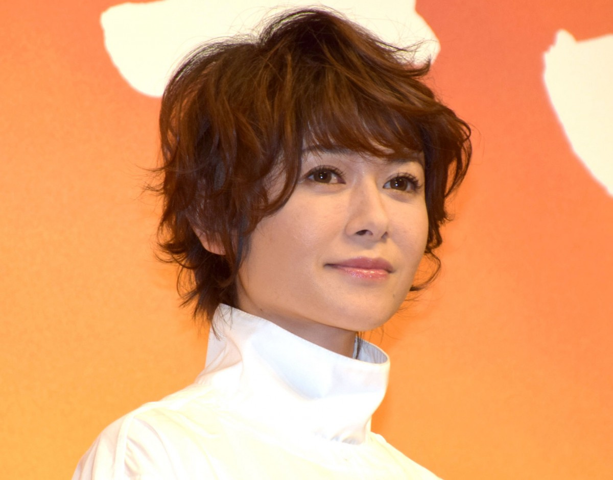 真木よう子 大胆美脚 ショートパンツ姿で筋トレ 脚ほっそ まじスタイル神 と驚く声 Oricon News 真木よう子 大胆美脚 ショートパンツ姿で筋トレ 脚ほっそ まじスタイル神 と驚く声 Oricon News