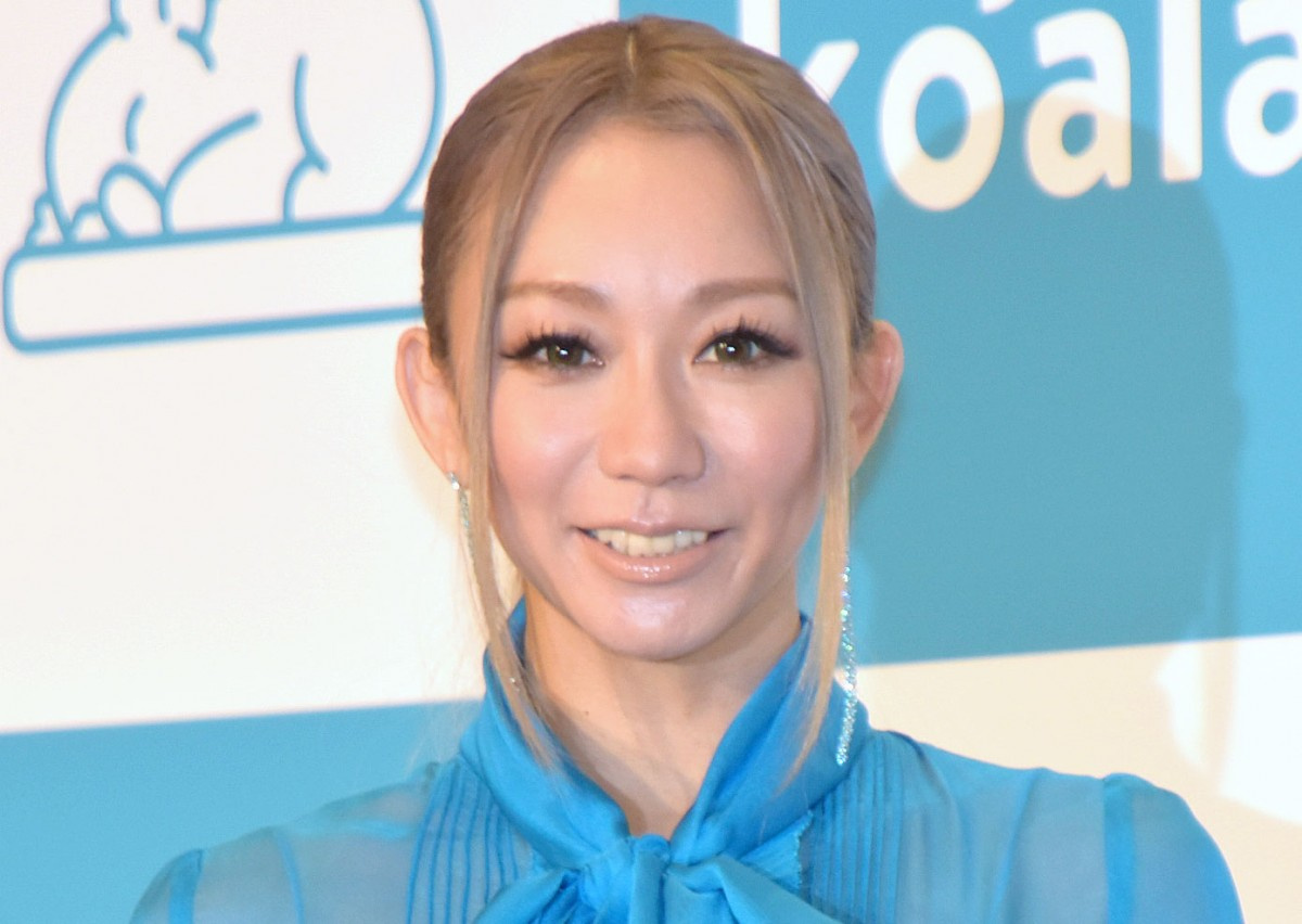 倖田來未 エロカワイイ 大胆露出 ショットに反響 谷間 背中がチラリ Oricon News