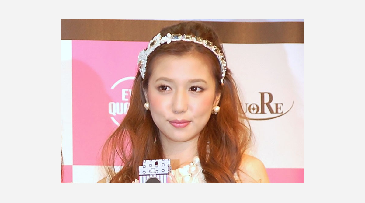 丸高愛実 夫 柿谷選手と頬寄せ合う挙式ショット 美男美女 最高の笑顔ですね Oricon News 丸高愛実 夫 柿谷選手と頬寄せ合う挙式ショット 美男美女 最高の笑顔ですね Oricon News