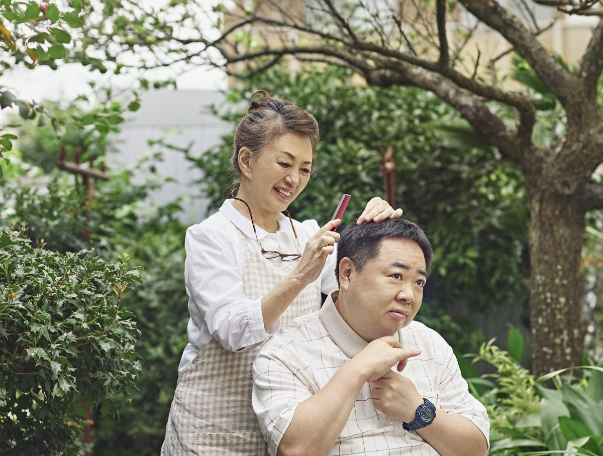 天海祐希も感動 加賀まりこ 塚地武雅共演 梅切らぬバカ 予告編 Oricon News 天海祐希も感動 加賀まりこ 塚地武雅共演 梅切らぬバカ 予告編 Oricon News