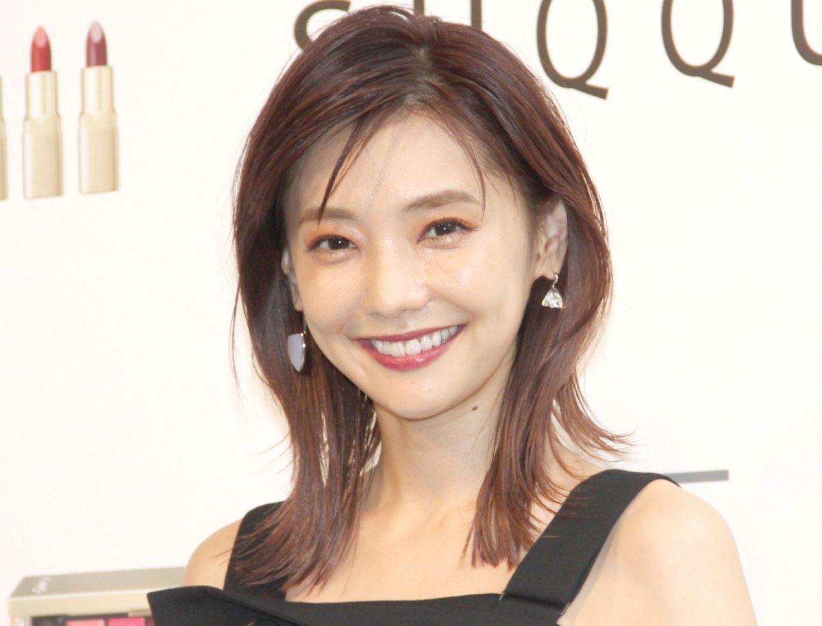 倉科カナ Anan 美乳特集 表紙 感想 気になる 胸元あらわな衣装で くるくる 動画公開 Oricon News 倉科カナ Anan 美乳特集 表紙 感想 気になる 胸元あらわな衣装で くるくる 動画公開 Oricon News